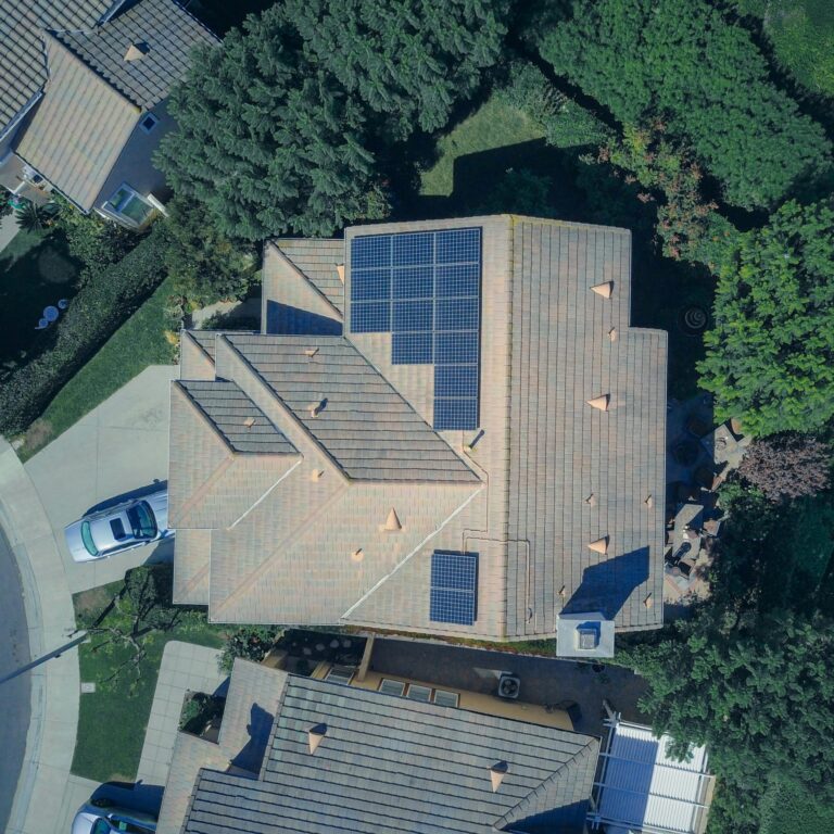 Estudio revela los beneficios socioeconómicos de las inversiones en energía solar fotovoltaica en municipios