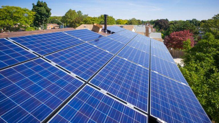 El nuevo real decreto busca impulsar el autoconsumo colectivo y el almacenamiento energético en España