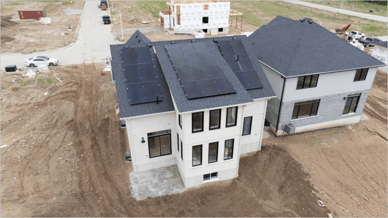 Una vivienda canadiense combina energía solar, bomba de calor y batería térmica para lograr un consumo energético neto cero
