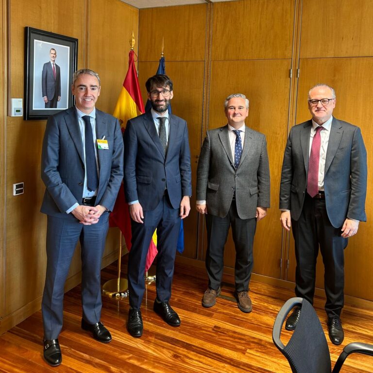 El OREVE y el CGATE trasladan al Gobierno la necesidad de actualizar las instalaciones eléctricas para acelerar la descarbonización del hogar