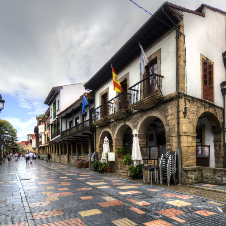 La compra compartida de edificios gana terreno en Avilés como alternativa para rehabilitar vivienda en el casco histórico